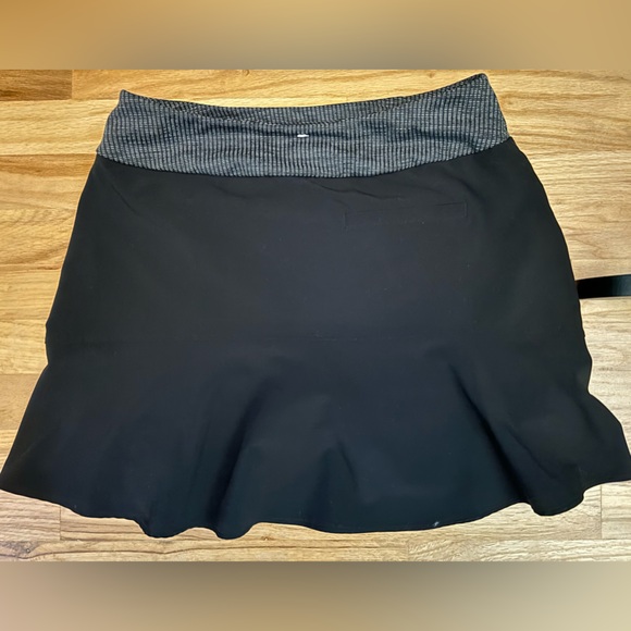 Adidas black golf skort medium - Picture 2 of 5